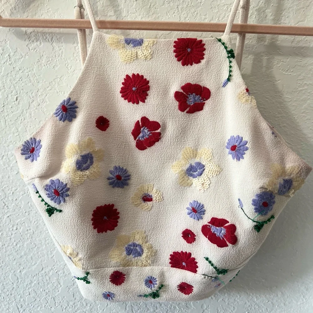 Embroidered floral top - Picture 2 of 8